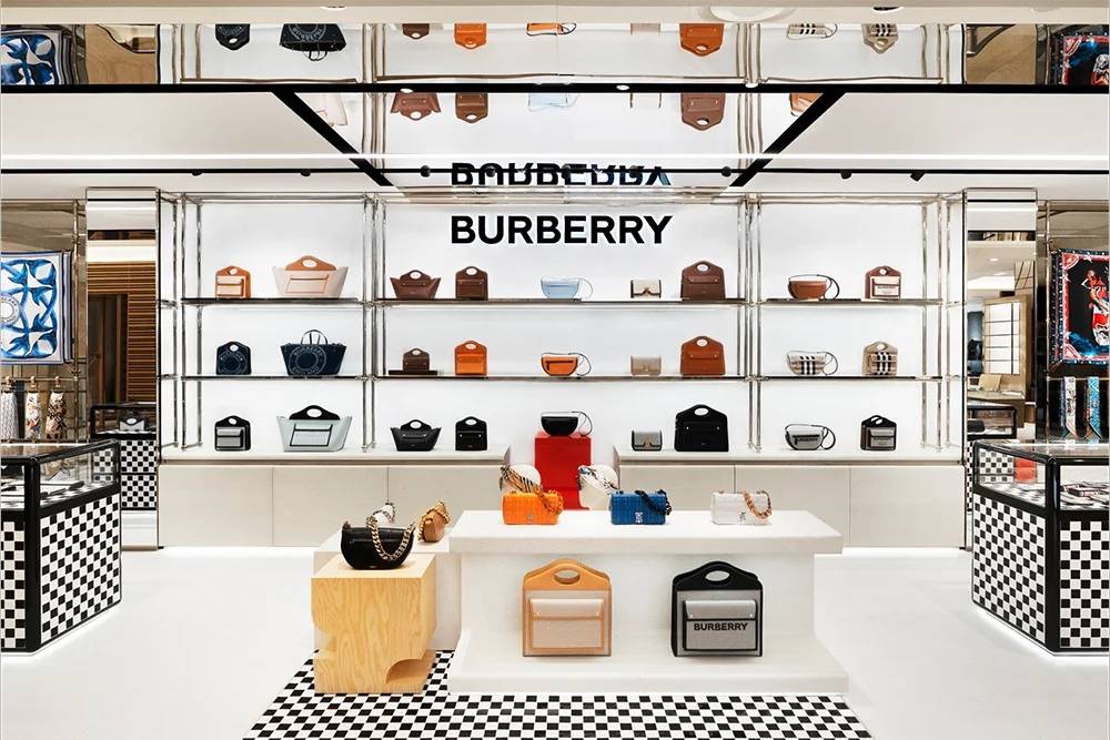 Burberry shop in shop 01.webp